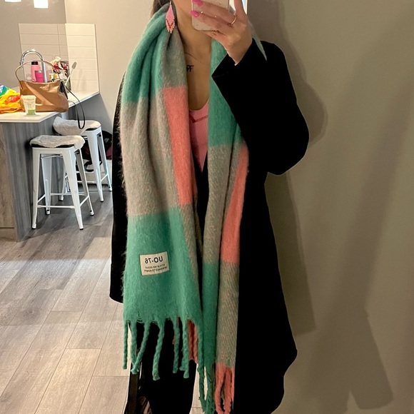 Urban Outfitters scarf - Picture 3 of 3